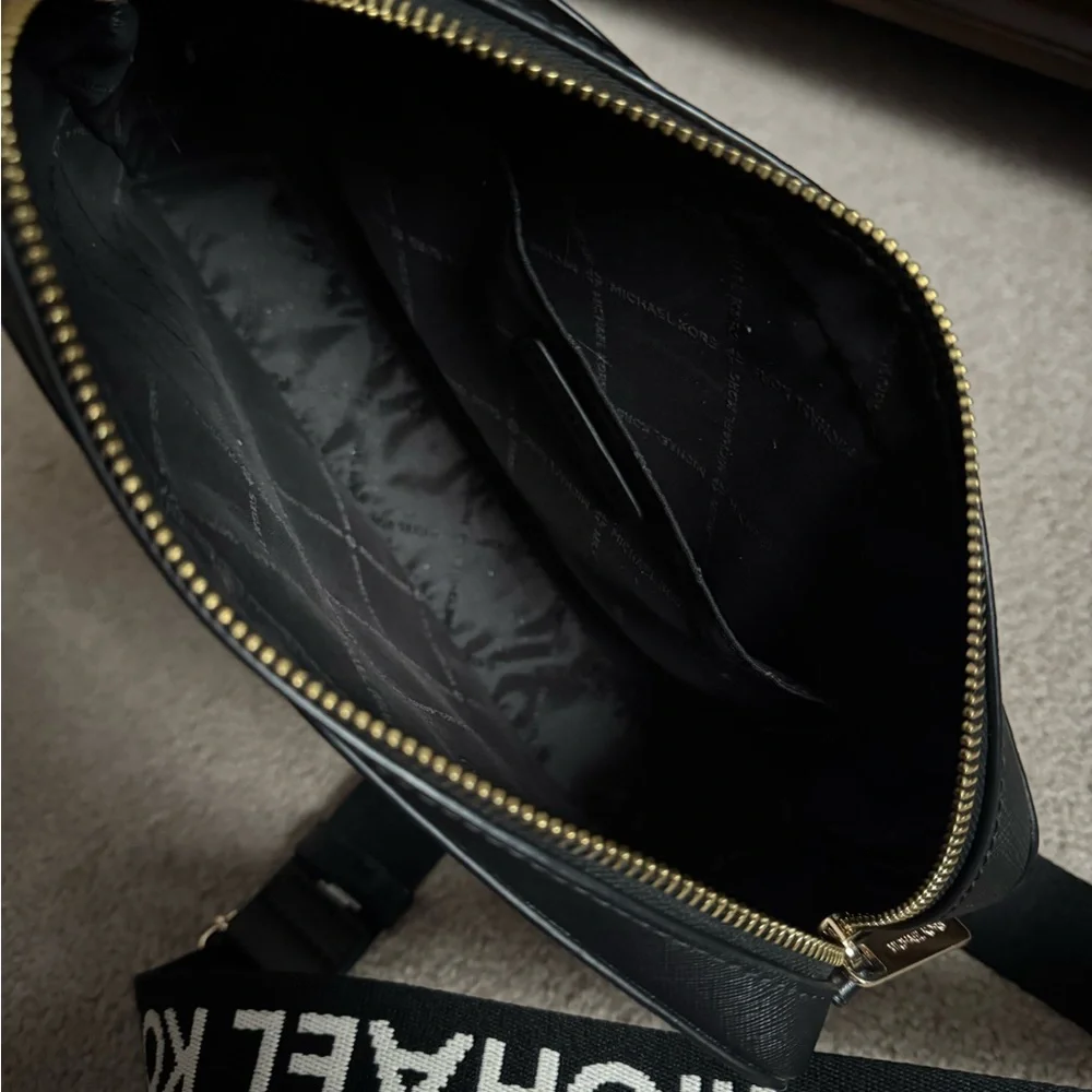 Michael Kors Elegant Black Crossbody Bag - Picture 5 of 5